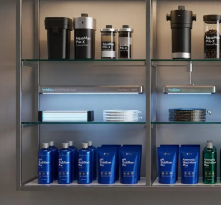 Półka z popularnymi produktami akwarystycznymi w Tank Market PL